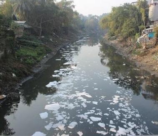 Hà Nội cần rất nhiều tiền để giải cứu các dòng sông ô nhiễm