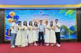 Giám đốc chụp ảnh cùng phòng kinh doanh ngoài Bắc nhân dịp 23 năm thành lập Cty